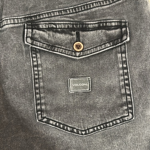 Volcom Shorts - Picture 3 of 4